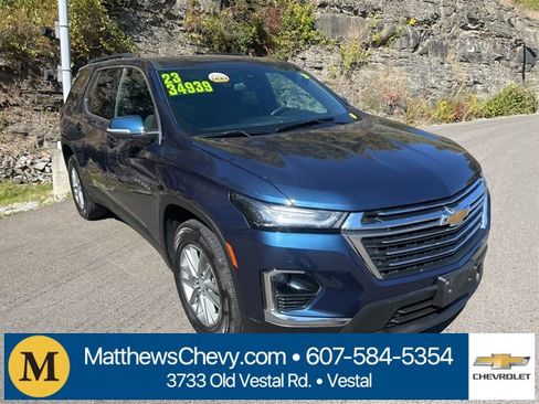 Used 2023 Chevrolet Traverse LT image 3