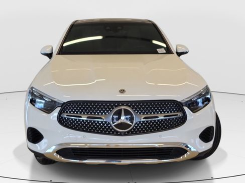 Used 2024 Mercedes-Benz GLC 300 4MATIC image 3