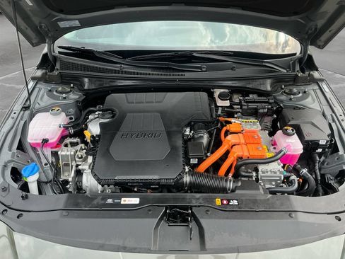 Used 2025 Hyundai Elantra Limited FWD image 18