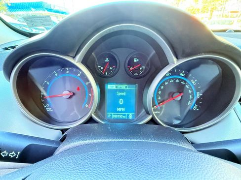 Used 2016 Chevrolet Cruze LT FWD image 17