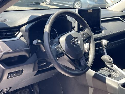 Used 2025 Toyota RAV4 LE AWD/4WD image 13