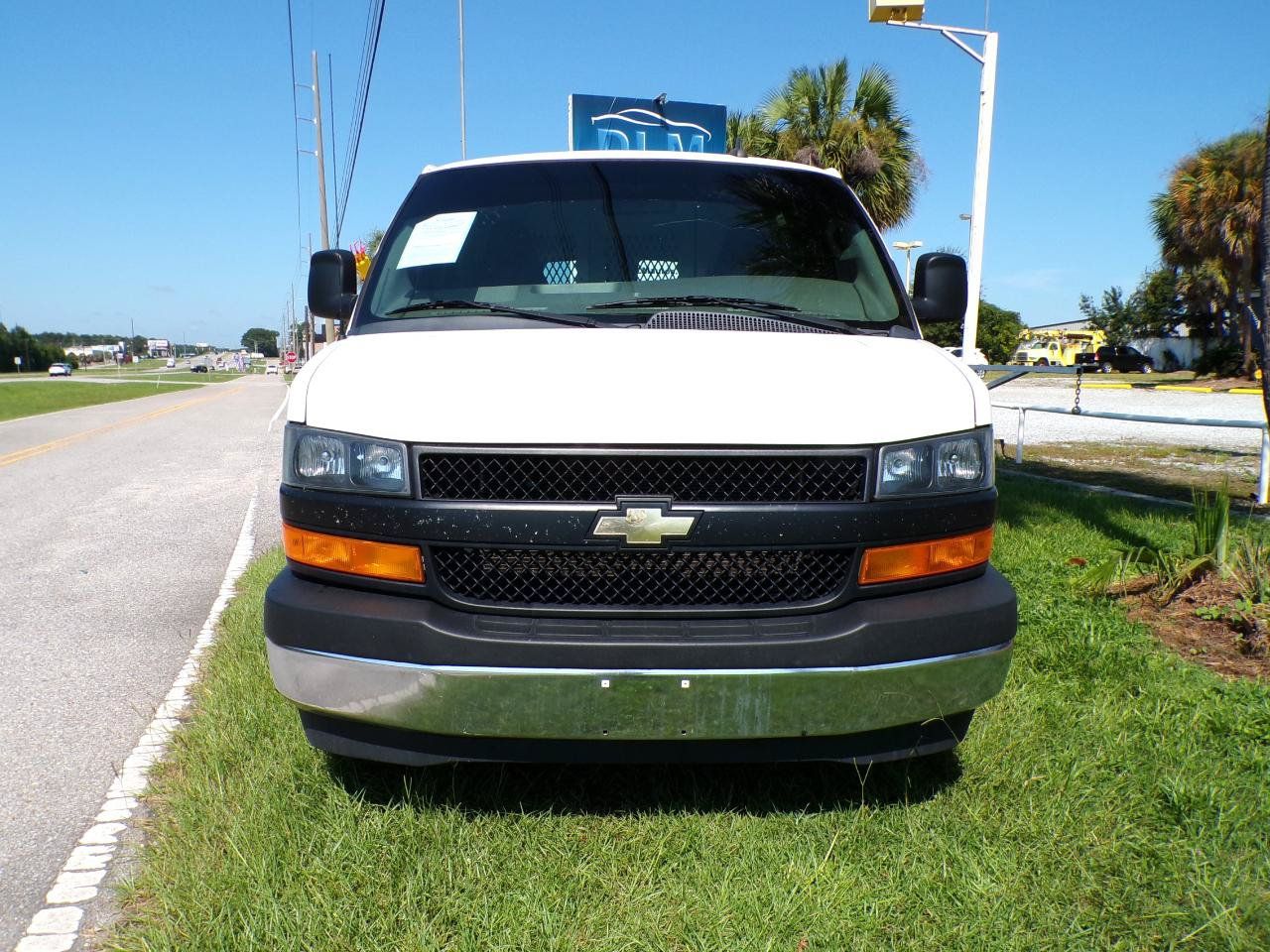 Used 2022 Chevrolet Express 2500 w/ Driver Convenience Package RWD image 3