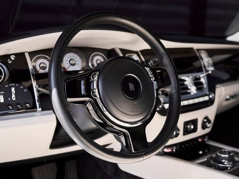 Used 2015 Rolls-Royce Wraith image 35