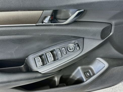 Used 2018 Honda Accord LX image 17