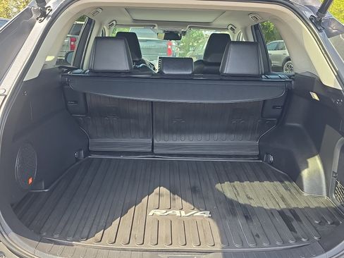 Used 2022 Toyota RAV4 Limited AWD/4WD image 9