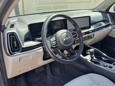 Used 2024 Kia Sorento S FWD image 12