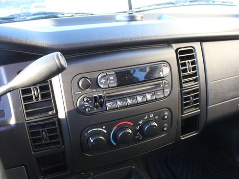 Used 2003 Dodge Dakota SLT w/ Deluxe Convenience Group image 8