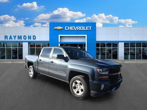 Used 2018 Chevrolet Silverado 1500 LT w/ All Star Edition AWD/4WD image 10