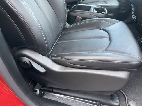 New 2026 Chrysler Pacifica Select image 32