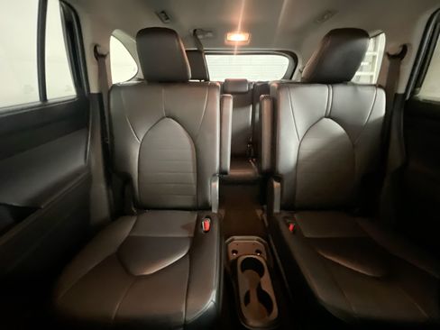 Used 2026 Toyota Highlander XLE AWD/4WD image 33