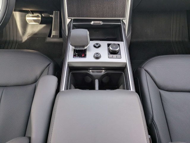 New 2027 Land Rover Range Rover Long Wheelbase SE AWD/4WD image 18