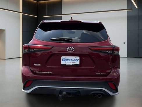 Used 2022 Toyota Highlander XSE AWD/4WD image 5