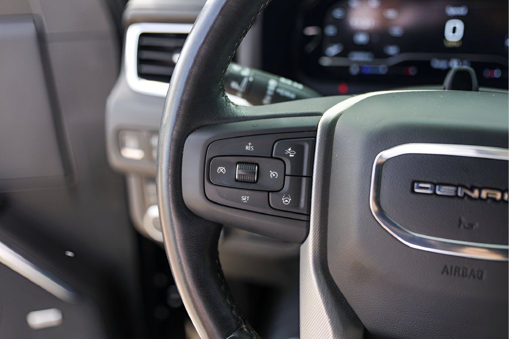 Used 2023 GMC Yukon XL Denali w/ Advanced Technology Package AWD/4WD image 16