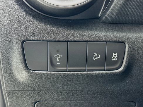 Used 2023 Hyundai Kona Limited FWD image 10