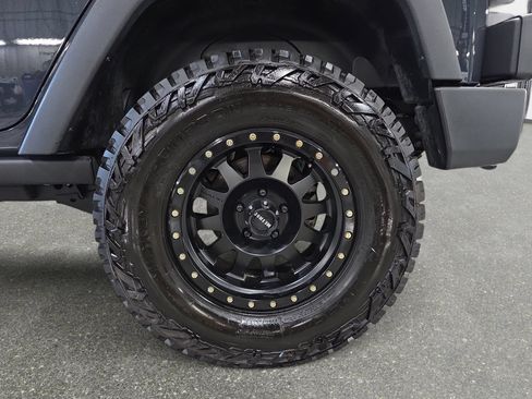 Used 2018 Jeep Wrangler Unlimited Rubicon w/ Connectivity Group AWD/4WD image 29