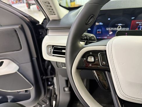 New 2026 Lincoln Aviator 2WD image 14
