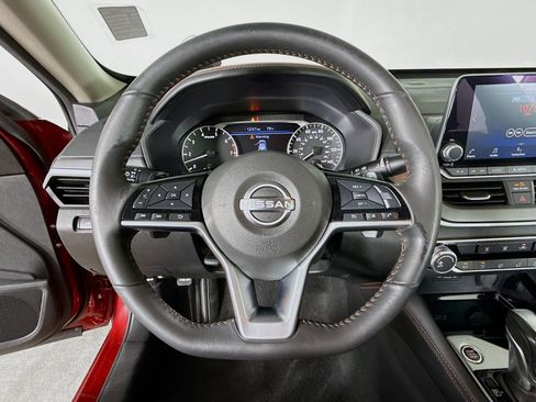 Used 2023 Nissan Altima 2.5 SR FWD image 11