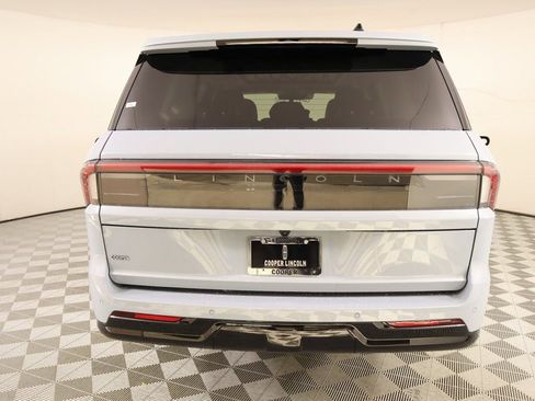 New 2025 Lincoln Navigator Reserve image 23
