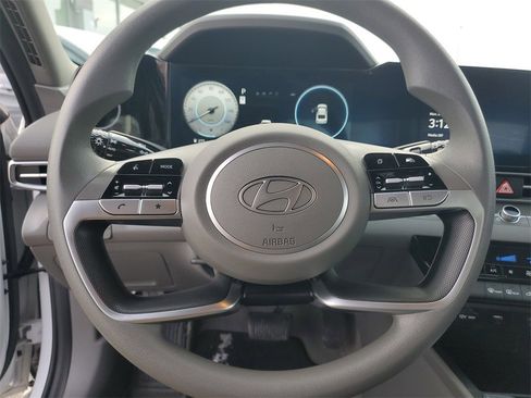 Used 2024 Hyundai Elantra SEL image 14