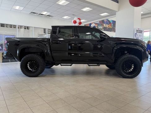 Used 2026 Toyota Tacoma SR5 AWD/4WD image 6
