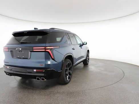 Used 2025 Chevrolet Traverse RS image 16