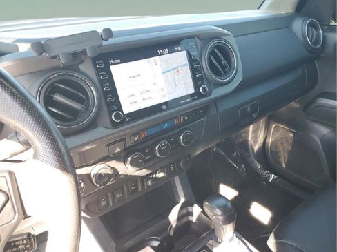 Used 2022 Toyota Tacoma TRD Sport image 12