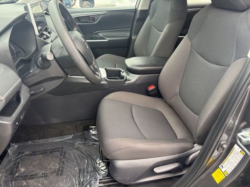 Used 2025 Toyota RAV4 LE image 32