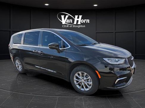 New 2026 Chrysler Pacifica Limited w/ Trailer Tow Group image 1