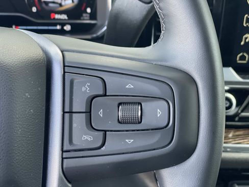 Used 2025 GMC Sierra 1500 SLE w/ Preferred Package image 12