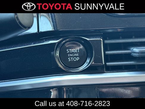 Used 2025 Nissan Pathfinder SL FWD image 28