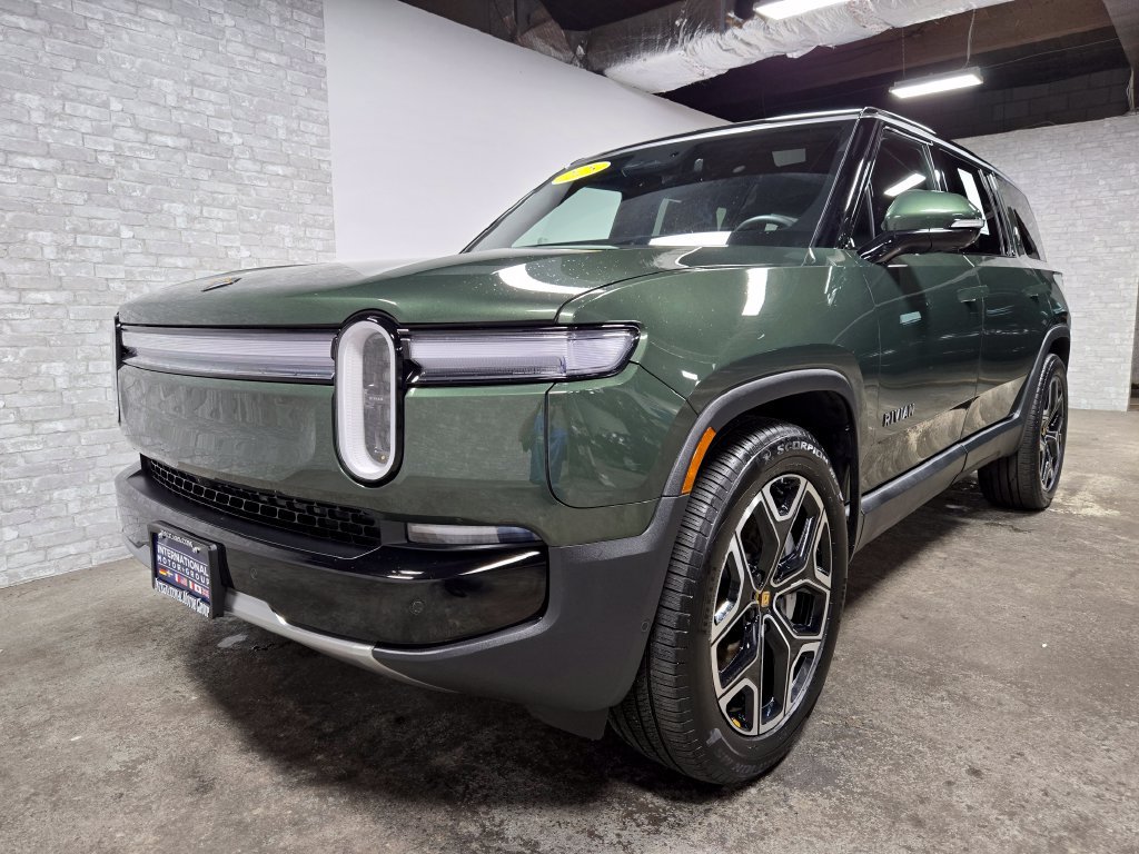 Used 2025 Rivian R1S Adventure Dual AWD/4WD image 5