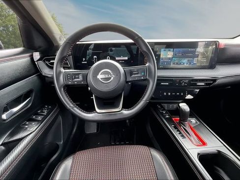 Certified 2025 Nissan Kicks SR FWD image 8