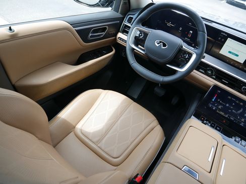 Certified 2025 INFINITI QX80 Sensory image 9