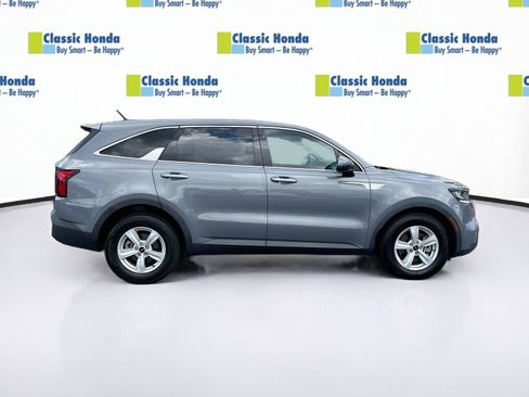 Used 2023 Kia Sorento LX FWD image 9