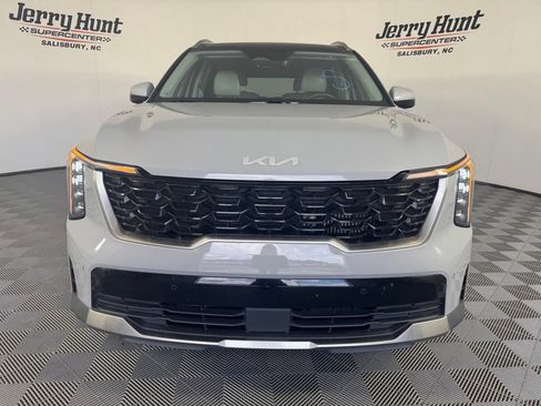 Used 2024 Kia Sorento EX w/ Panoramic Sunroof Package FWD image 4