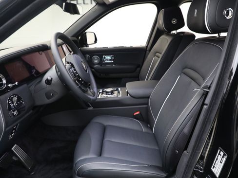 New 2026 Rolls-Royce Cullinan image 17