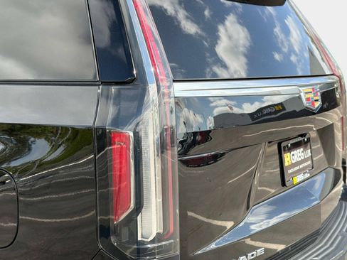 Used 2021 Cadillac Escalade ESV Luxury image 16