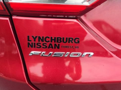Used 2017 Ford Fusion SE w/ Fusion SE Technology Package FWD image 10
