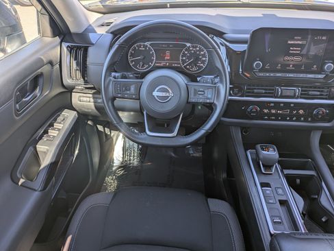 Certified 2025 Nissan Pathfinder SV image 20