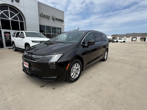 New 2027 Chrysler Pacifica Select FWD image 29