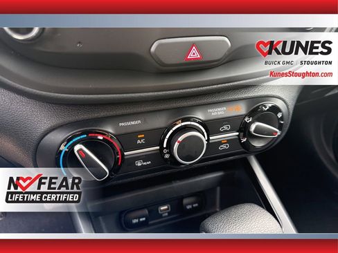 Used 2025 Kia Soul LX FWD image 31