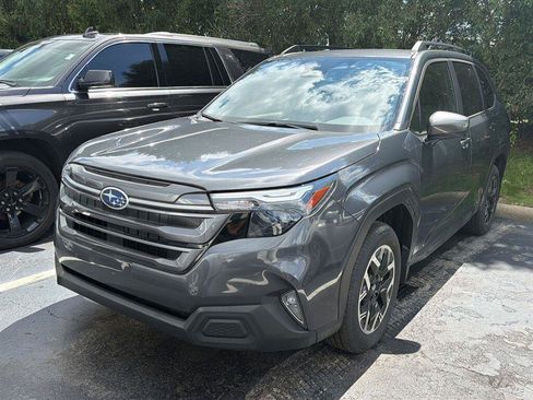 Used 2025 Subaru Forester Premium AWD/4WD image 1