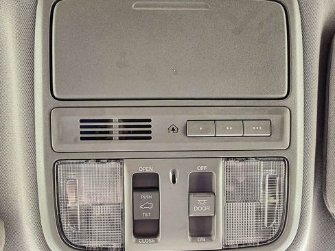 Used 2019 Honda CR-V Touring image 25