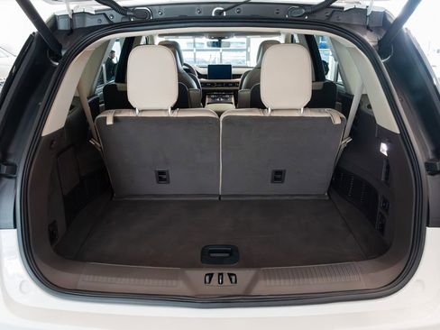 Used 2023 Lincoln Aviator Reserve w/ Equipment Group 201A image 8