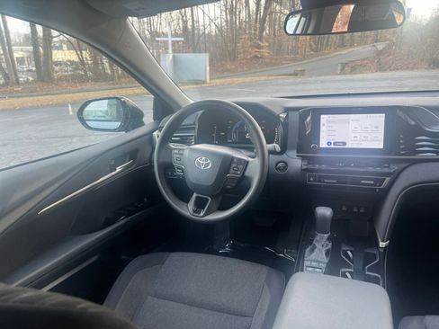 Used 2025 Toyota Camry LE image 29