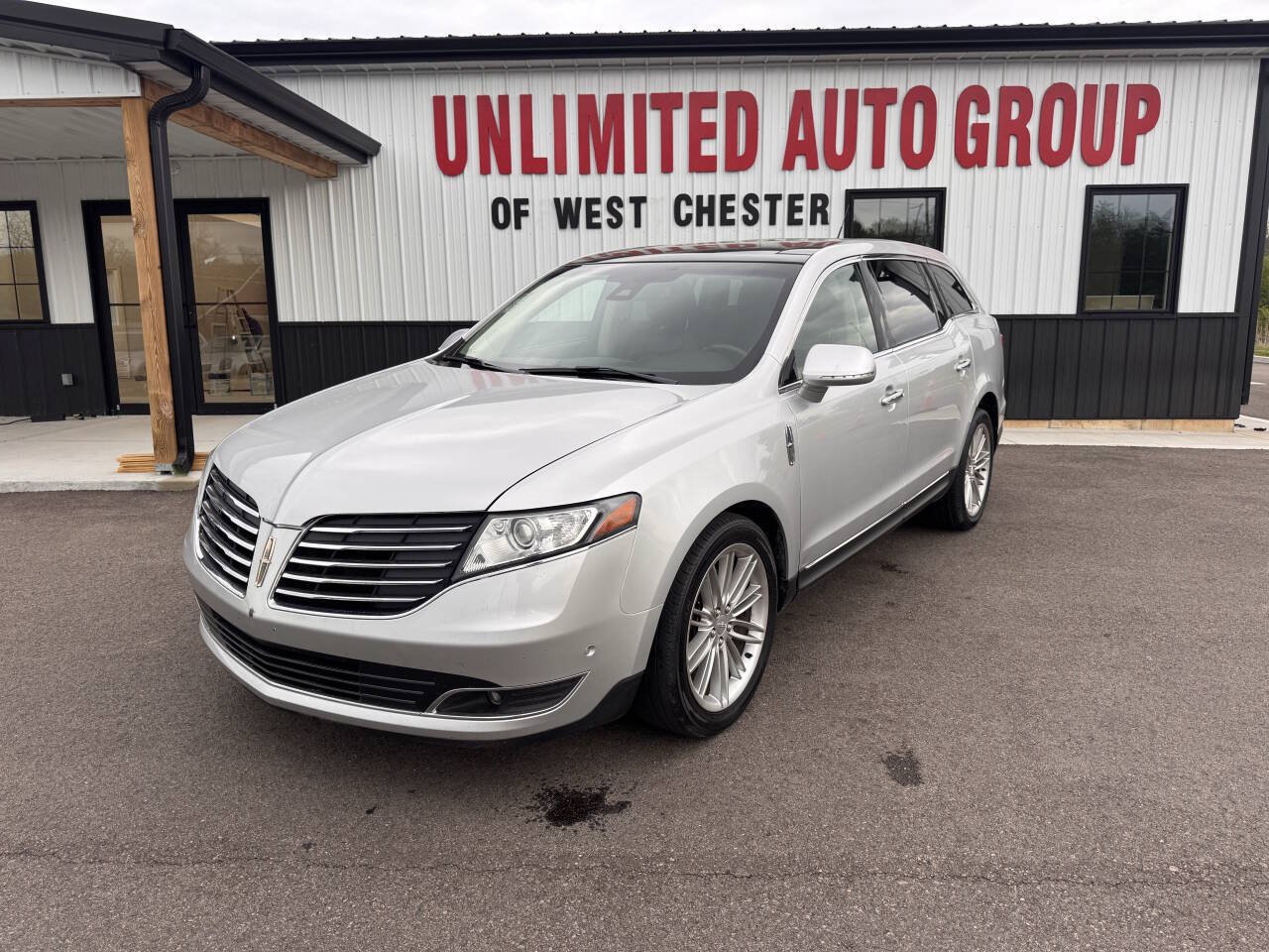 Used 2019 Lincoln MKT AWD image 1