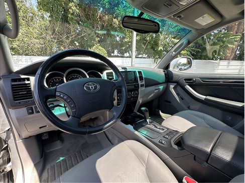 Used 2006 Toyota 4Runner Limited AWD/4WD image 2