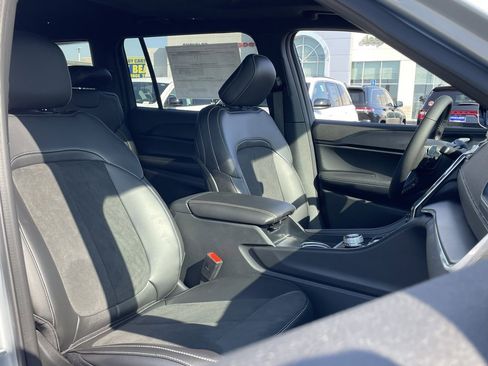 New 2025 Jeep Grand Cherokee L Altitude image 19