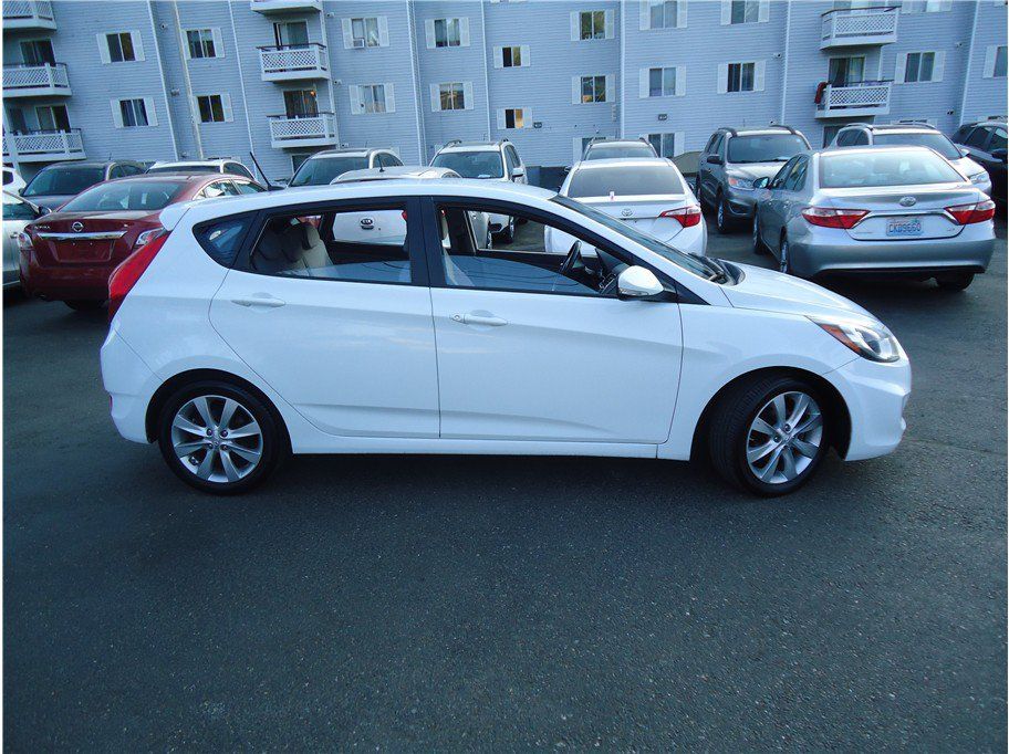 Used 2013 Hyundai Accent SE FWD image 5