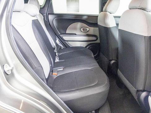 Used 2015 Kia Soul image 38